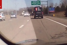 Xem xe Tesla Model S tự lái tránh va chạm ngoài đời thực