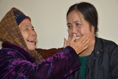 Người đàn bà nửa thế kỉ mang hàm răng “kỳ dị” thay đổi số phận sau 5 tháng