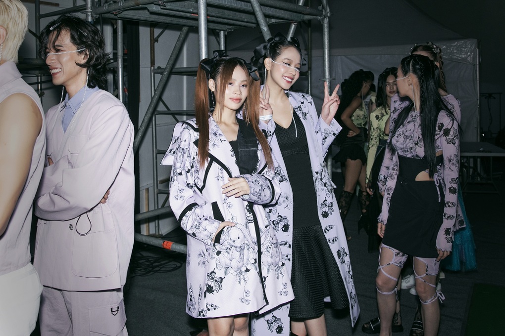 Bảo Hà trở lại Tuần lễ thời trang Seoul, đọ catwalk với dàn mẫu nước ngoài - 6 Bảo Hà trở lại Tuần lễ thời trang Seoul, đọ catwalk với dàn mẫu nước ngoài - 6
