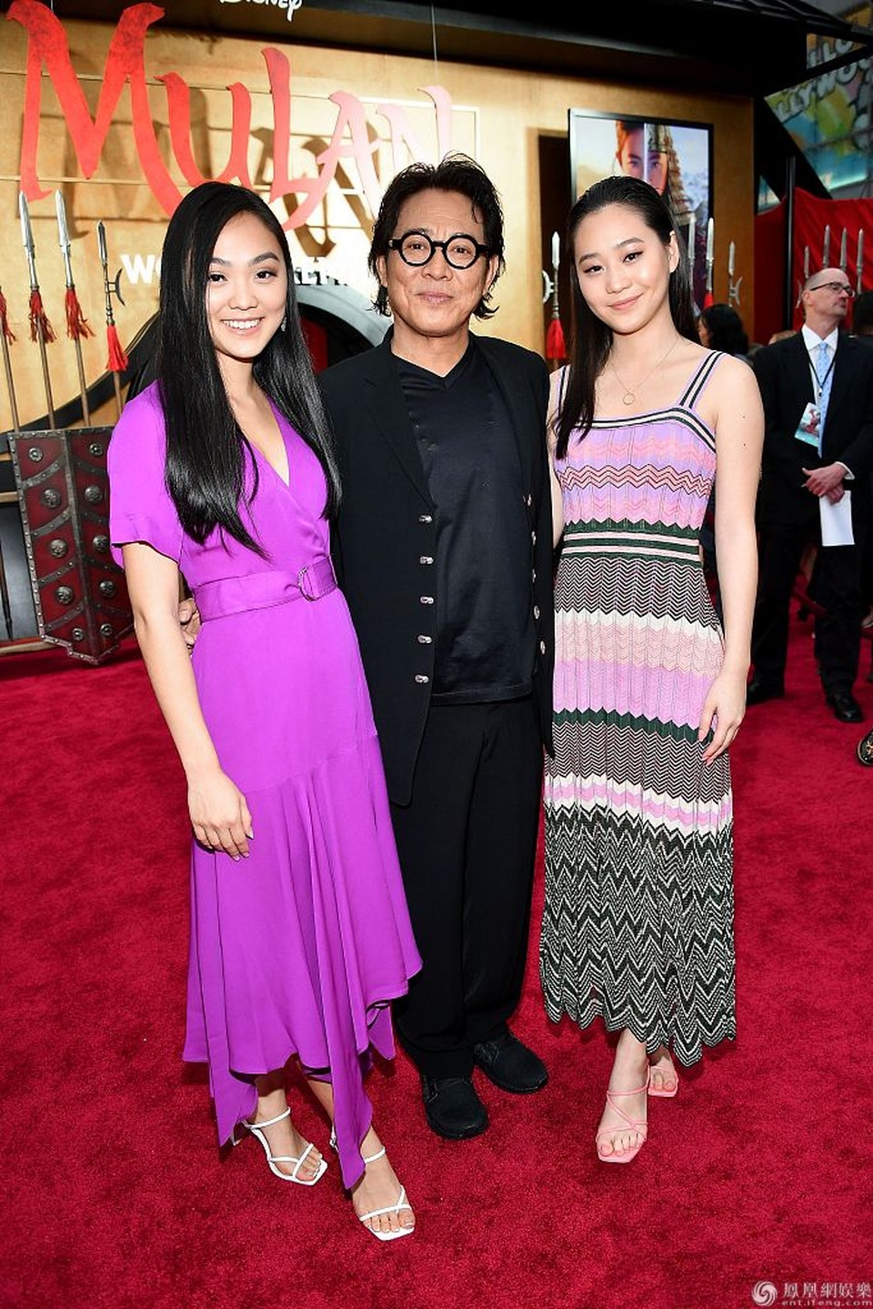 Nhan sắc gây tranh cãi của Lưu Diệc Phi trong ngày công chiếu “Mộc Lan” - 12 Nhan sắc gây tranh cãi của Lưu Diệc Phi trong ngày công chiếu “Mộc Lan” - 12