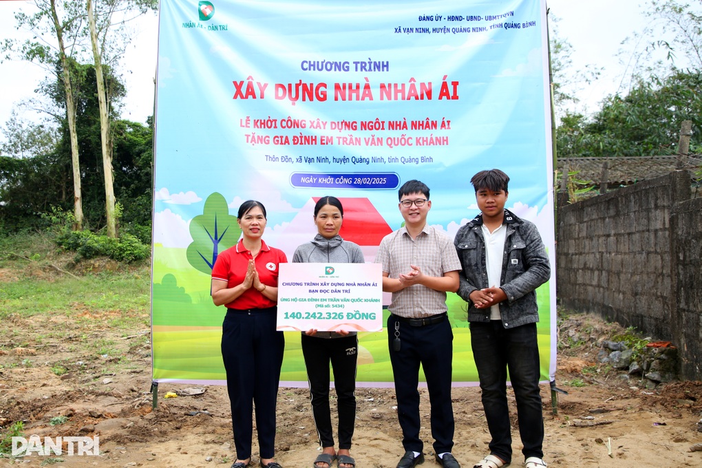 Ba đứa trẻ không bố, mẹ câm điếc được xây tặng nhà mới - 1 Ba đứa trẻ không bố, mẹ câm điếc được xây tặng nhà mới - 1