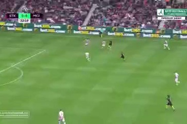 Sterling chuyền bóng không thành cho Silva dứt điểm