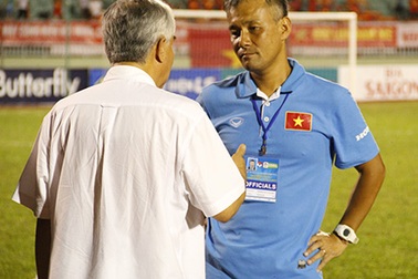 Điểm trừ đầu tiên với HLV Takashi