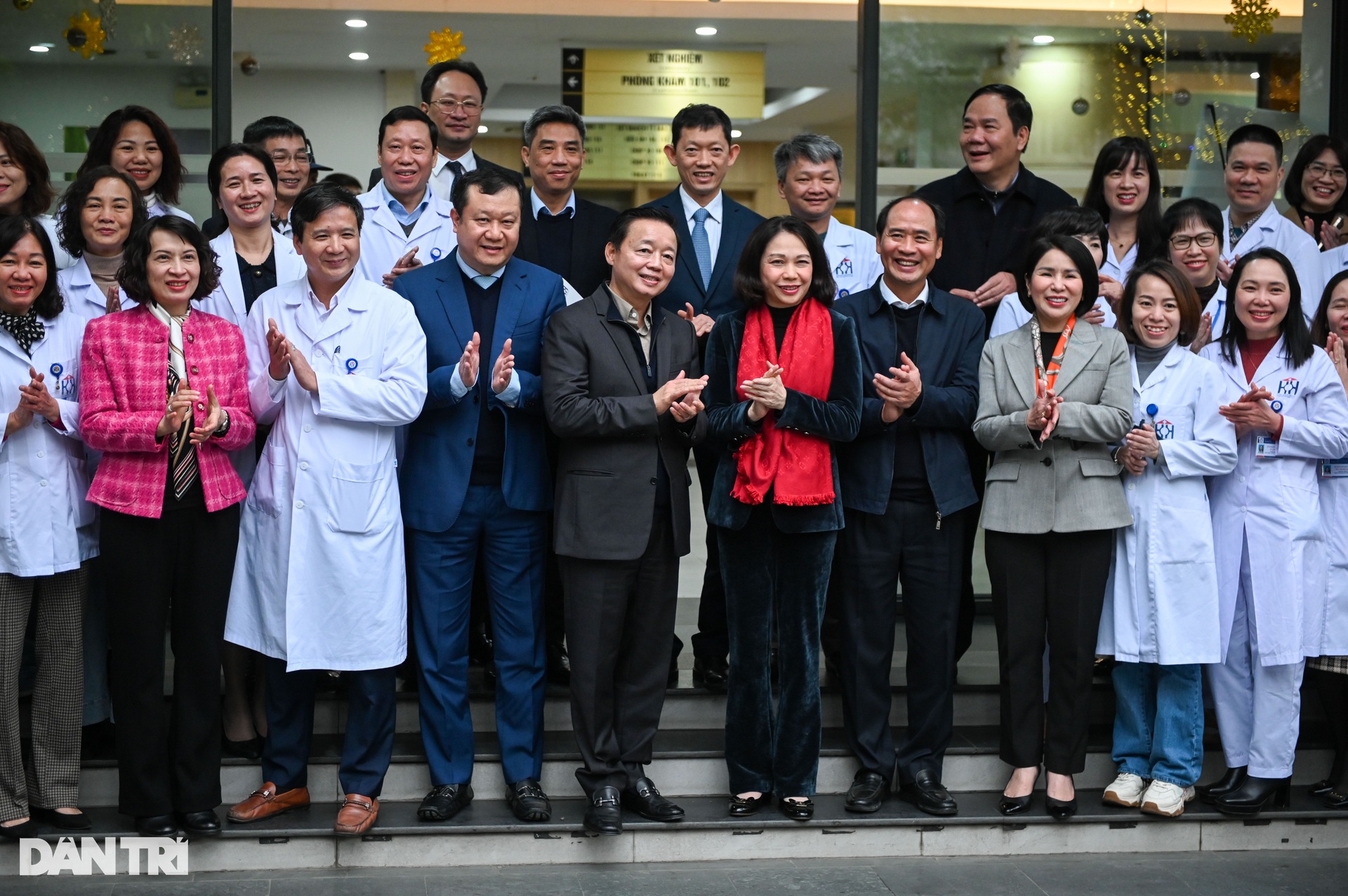 Phó Thủ tướng Trần Hồng Hà chúc Tết người già neo đơn, bệnh nhân ung thư - 8 Phó Thủ tướng Trần Hồng Hà chúc Tết người già neo đơn, bệnh nhân ung thư - 8