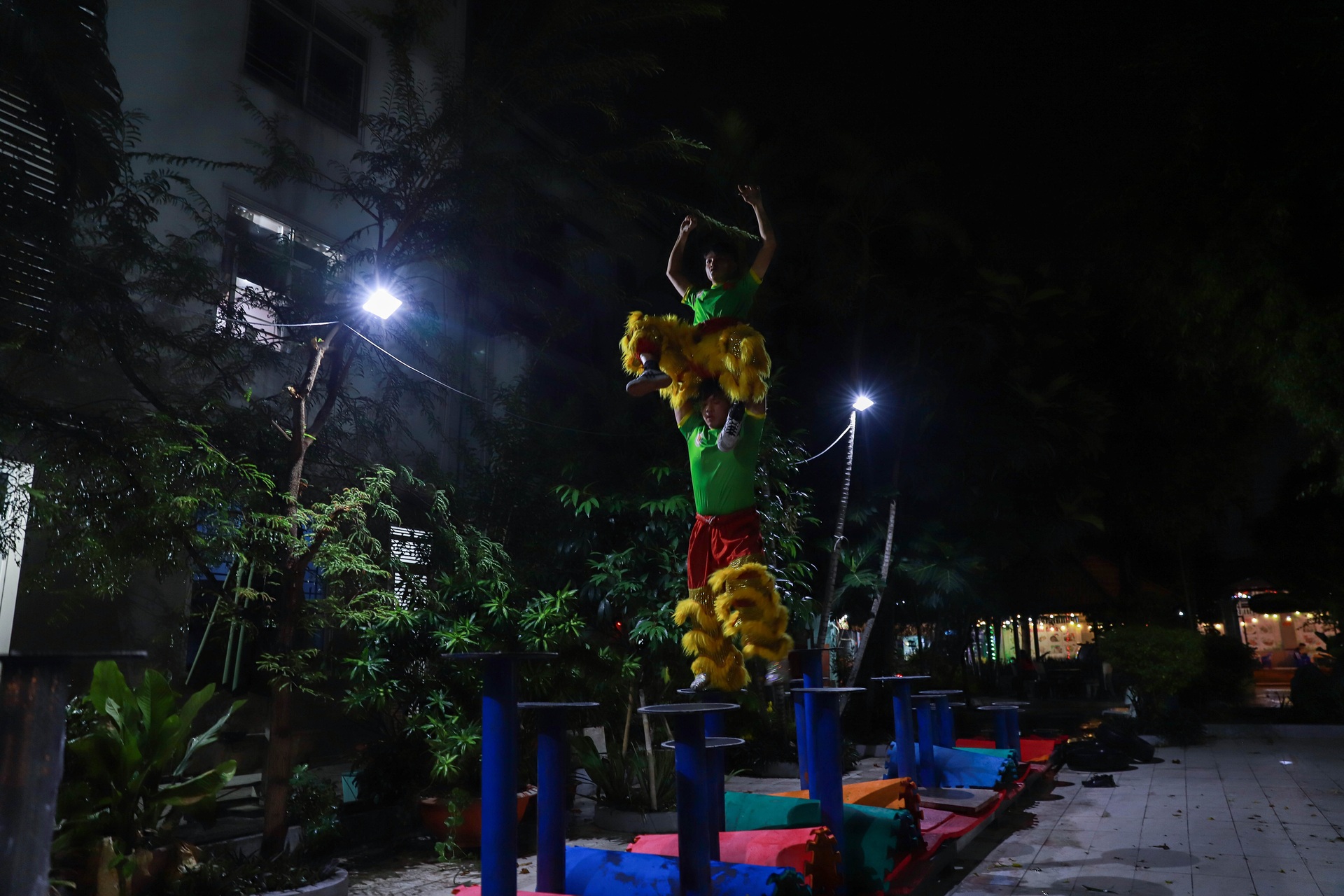 Chàng trai làm ba của hơn 200 đứa trẻ bụi đời - 2 Chàng trai làm ba của hơn 200 đứa trẻ bụi đời - 2