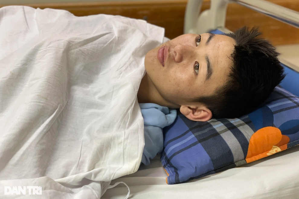 Xót xa số phận nghiệt ngã của cậu bé người Dao làm phụ hồ nuôi em gái nhỏ - 2 Xót xa số phận nghiệt ngã của cậu bé người Dao làm phụ hồ nuôi em gái nhỏ - 2