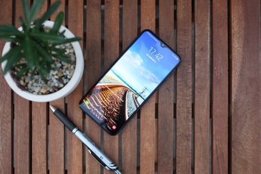 Thử thách viên pin khủng của Galaxy M20 với phim nhiều tập