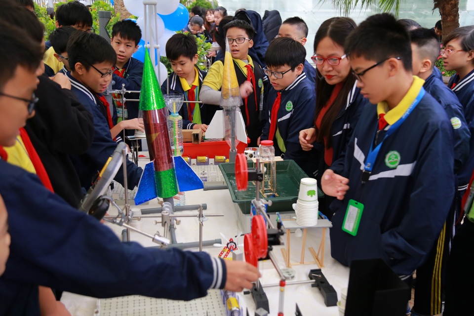 Trầm trồ, hứng thú với ngày hội STEAM ở một trường học Hà Nội - 11 Trầm trồ, hứng thú với ngày hội STEAM ở một trường học Hà Nội - 11