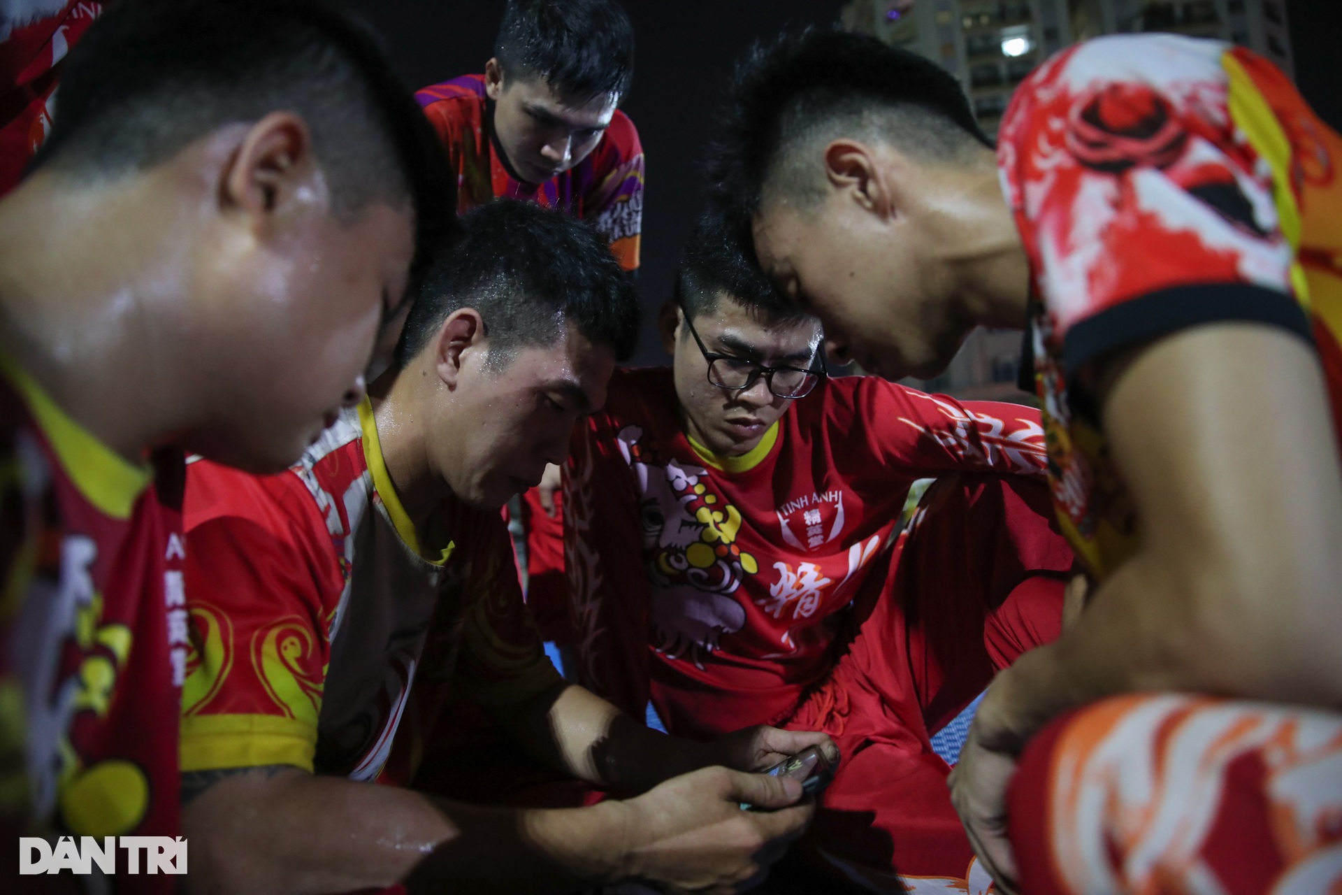 Ngày đêm khổ luyện trên Mai Hoa Thung của đội lân Tinh Anh Đường - 10 Ngày đêm khổ luyện trên Mai Hoa Thung của đội lân Tinh Anh Đường - 10