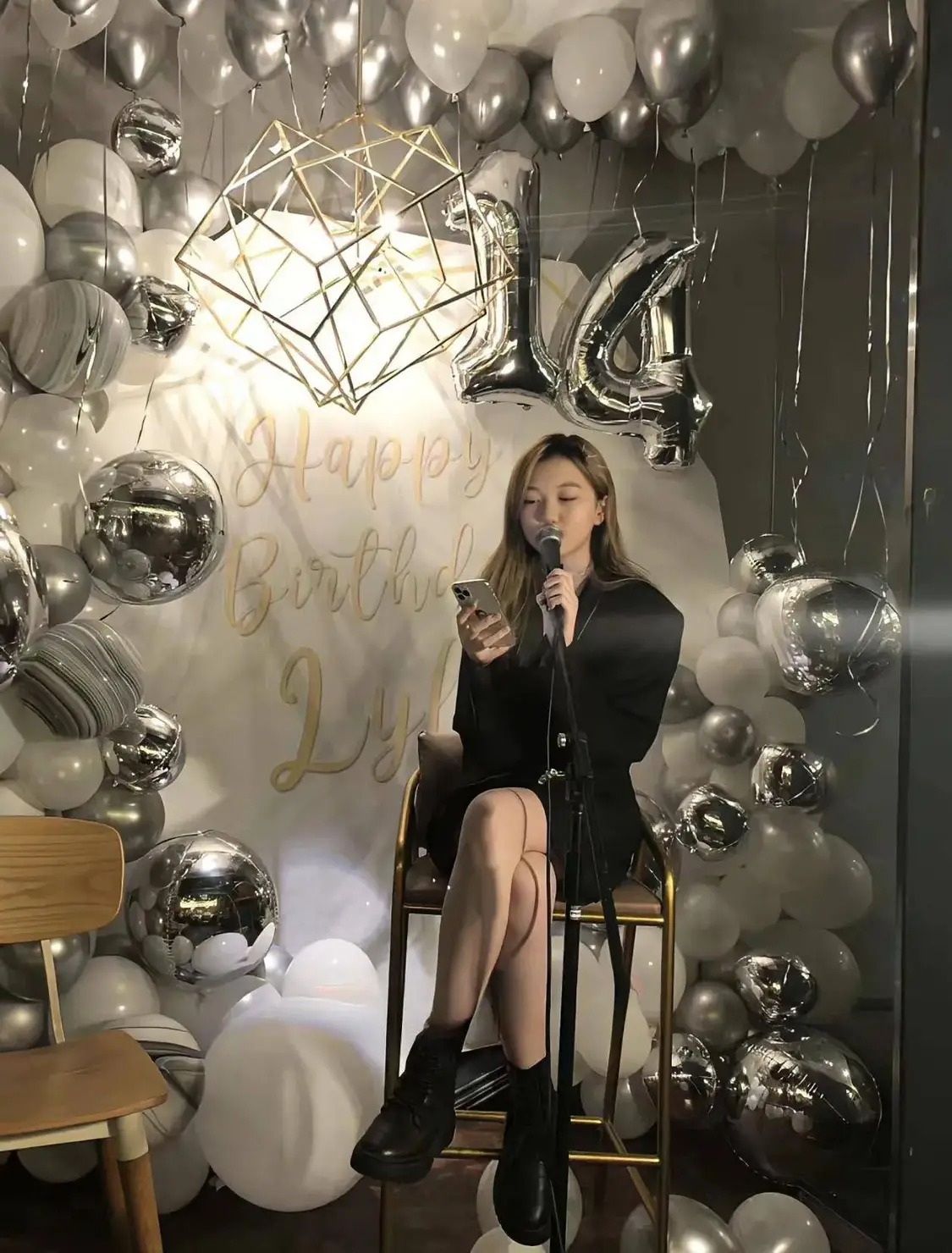 View - Lý Yên: Cô con gái 18 tuổi xinh đẹp, tự tin và đa tài của Vương Phi | Báo Dân trí