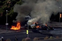 Máy bay Mỹ lao trúng xe hơi trên đường, 5 người thiệt mạng