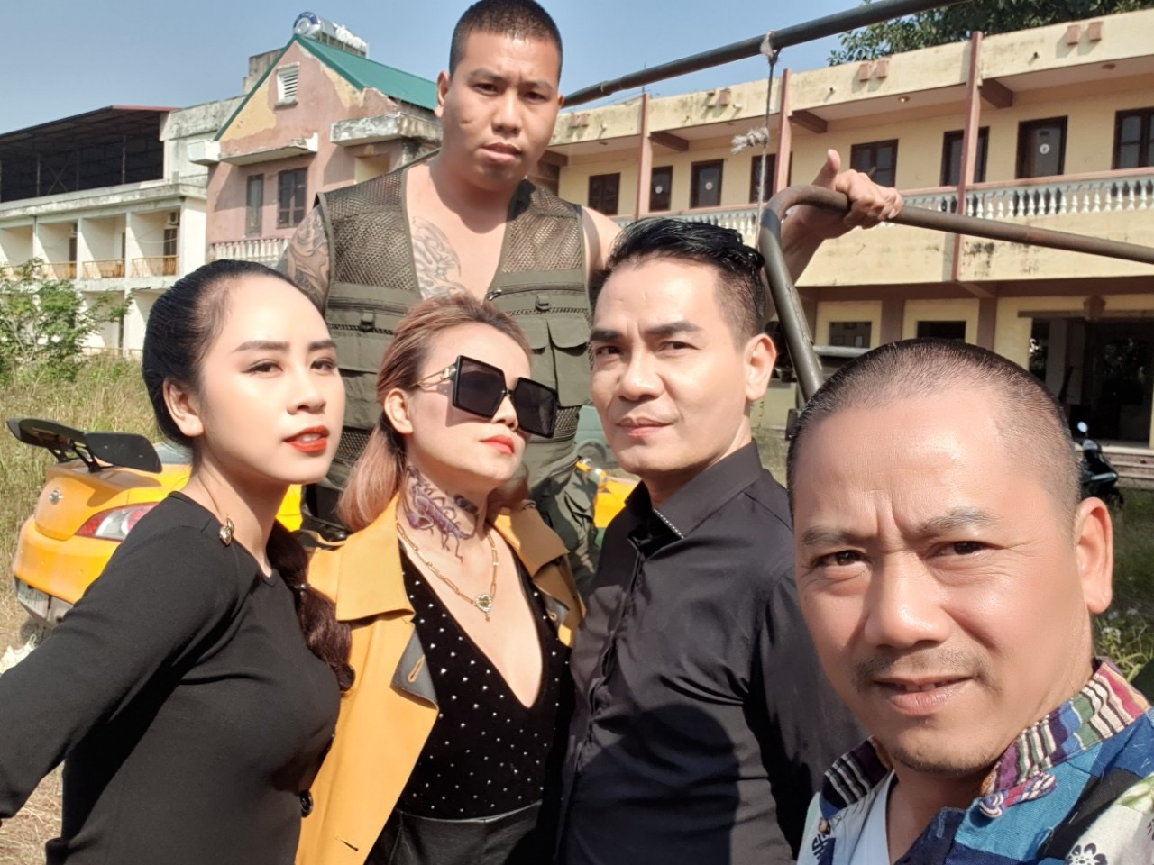 Đạo diễn Làng ế vợ bức xúc khi bị nói làm hài đều là lừa đảo - 5 Đạo diễn Làng ế vợ bức xúc khi bị nói làm hài đều là lừa đảo - 5