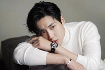 Giữa dồn dập "bão" phong sát, Kim Seon Ho bị nghi đã nhập viện