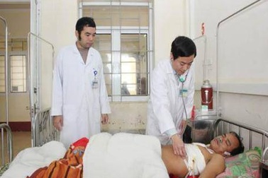 Cứu sống bệnh nhân bị bạn nhậu đâm thấu tim