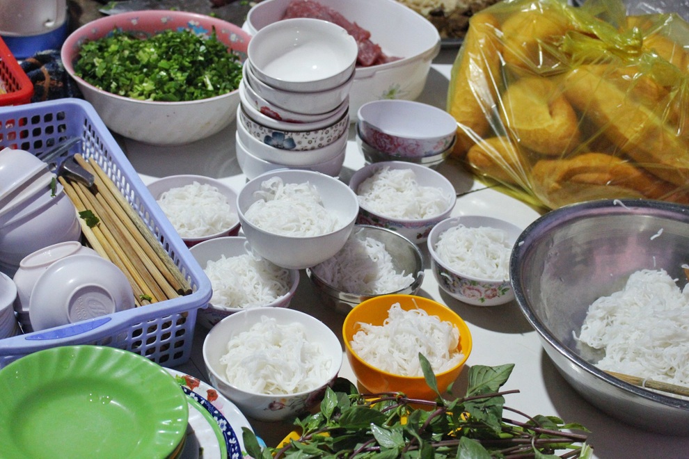 Món cháo nội tạng ăn kèm bún lạ miệng, chỉ bán vài tiếng/ngày ở An Giang - 6 Món cháo nội tạng ăn kèm bún lạ miệng, chỉ bán vài tiếng/ngày ở An Giang - 6