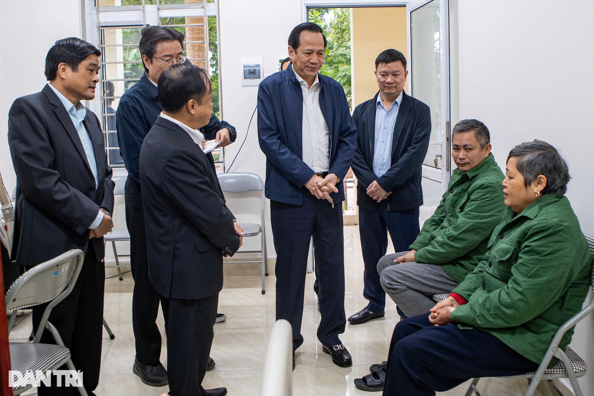 Đến với trẻ khuyết tật bằng tấm lòng người cha, người mẹ mới... trụ được - 2