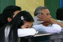 “Xin người đời tha thứ cho con tôi!”