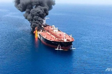 Iran nổi giận vì bình luận của Anh về vụ tấn công tàu chở dầu, triệu tập đại sứ