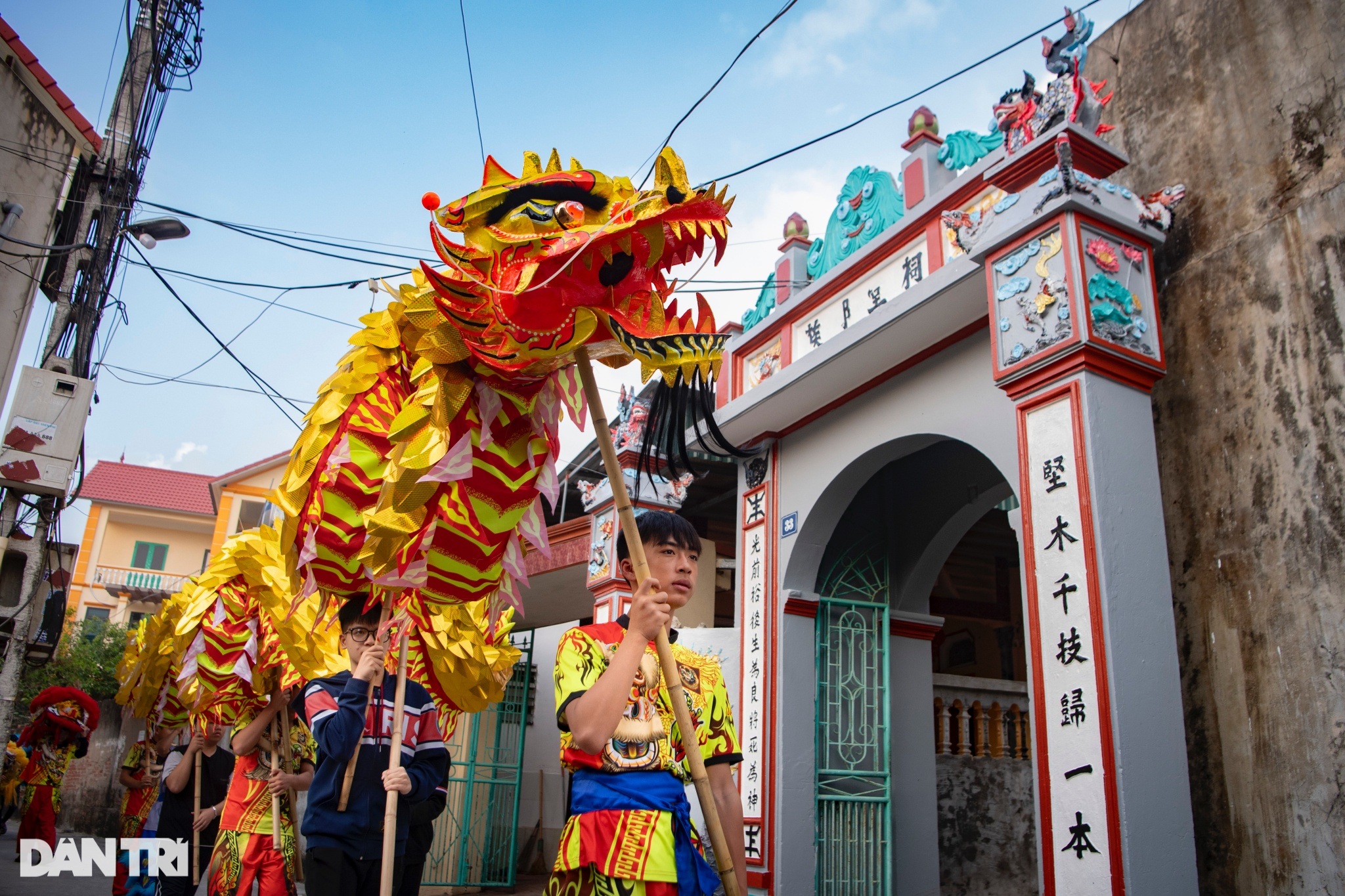 Explorează atelierul de dans al leului al echipei de succes a dansului dragonului din Hanoi - 8 Khám phá xưởng sản xuất lân sư của đội múa rồng nhiều thành tích ở Hà Nội - 8
