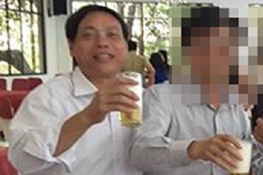 Cách chức Bí thư xã đánh bạc