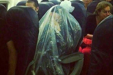 Những hình ảnh "dở khóc dở cười" trên máy bay