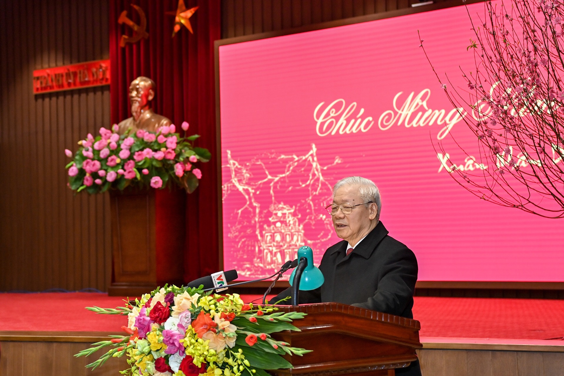 Tổng Bí thư Nguyễn Phú Trọng chúc Tết nhân dân Thủ đô trong đêm giao thừa - 1 Tổng Bí thư Nguyễn Phú Trọng chúc Tết nhân dân Thủ đô trong đêm giao thừa - 1