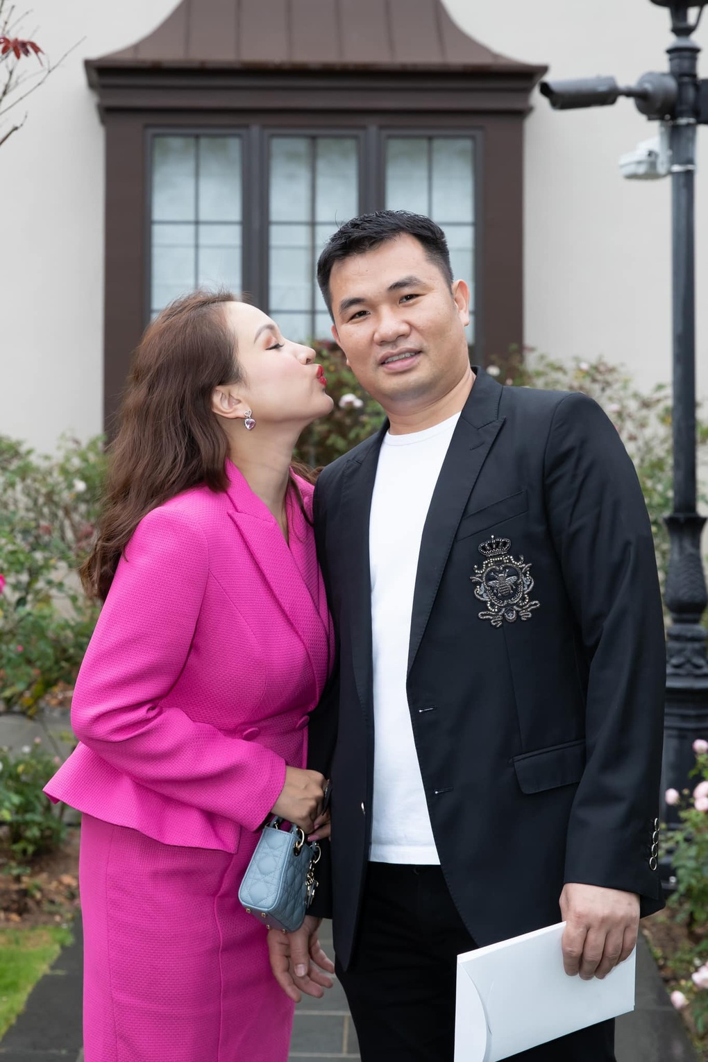 MC Vân Hugo lần đầu tiết lộ cuộc sống hôn nhân ít ai ngờ - 4 MC Vân Hugo lần đầu tiết lộ cuộc sống hôn nhân ít ai ngờ - 4
