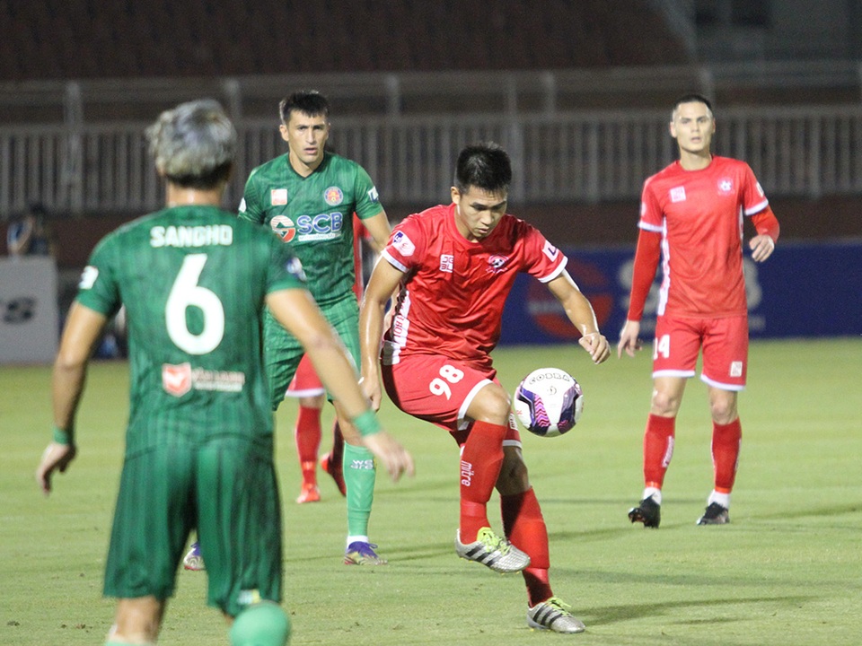 Cựu tuyển thủ Nhật Bản chơi mờ nhạt, Sài Gòn FC suýt thua đội Hải Phòng - 9 Cựu tuyển thủ Nhật Bản chơi mờ nhạt, Sài Gòn FC suýt thua đội Hải Phòng - 9