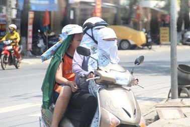 Người dân “xứ gió Lào” vã mồ hôi lao động giữa nắng nóng rát mặt!