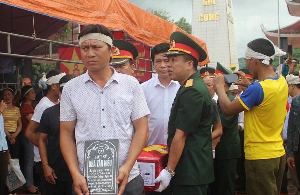 Đón 10 hài cốt liệt sỹ về quê nhà - 2