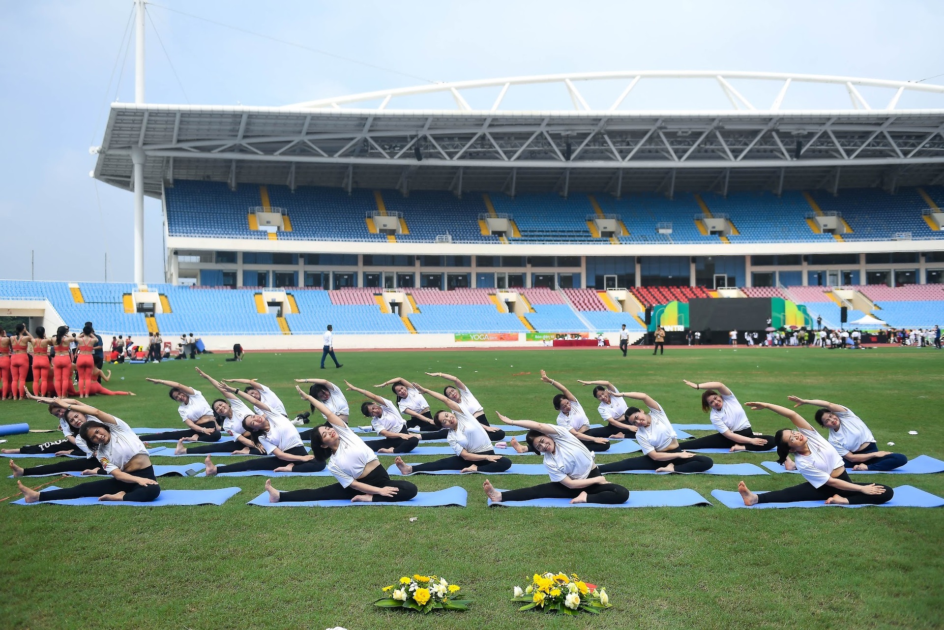 Khoảnh khắc ấn tượng sau màn đồng diễn yoga kỷ lục của 5.000 người - 6 Khoảnh khắc ấn tượng sau màn đồng diễn yoga kỷ lục của 5.000 người - 6