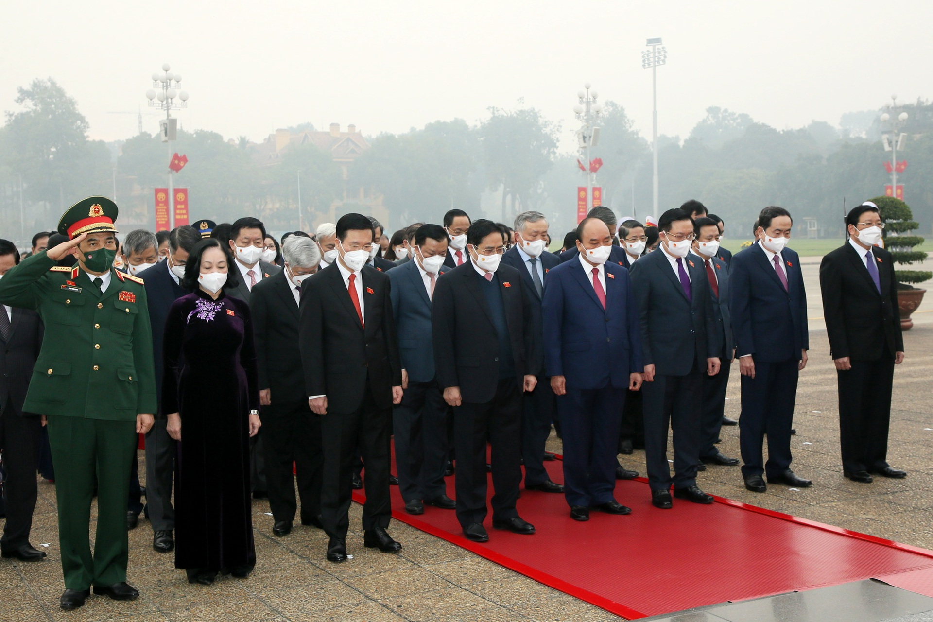 Lãnh đạo Đảng, Nhà nước, đại biểu Quốc hội viếng Lăng Chủ tịch Hồ Chí Minh - 3