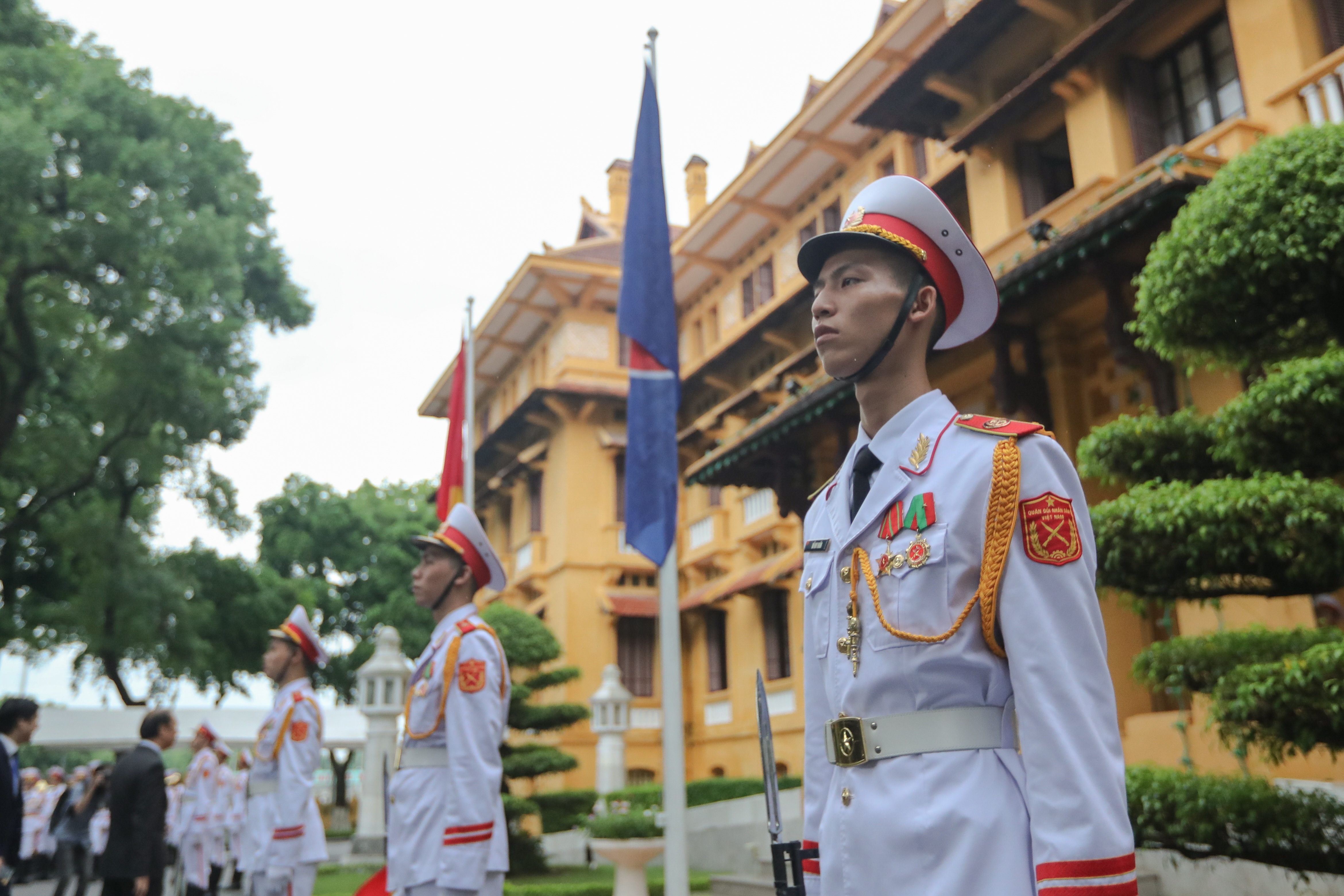 Trang trọng nghi lễ thượng cờ kỷ niệm 53 năm Ngày thành lập ASEAN - 9 Trang trọng nghi lễ thượng cờ kỷ niệm 53 năm Ngày thành lập ASEAN - 9