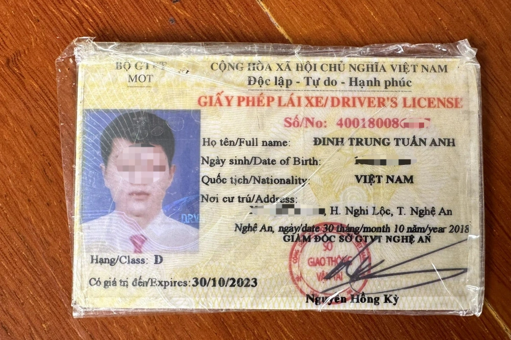 Dùng bằng lái xe giả chở hơn 20 hành khách từ Nghệ An đi Quảng Trị - 2 Dùng bằng lái xe giả chở hơn 20 hành khách từ Nghệ An đi Quảng Trị - 2