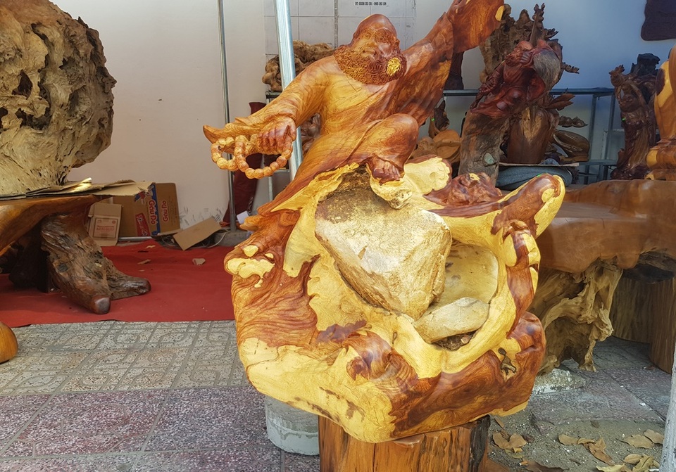 Đồ mỹ nghệ đổ bộ xuống phố phục vụ nhu cầu sắm Tết - 6 Đồ mỹ nghệ đổ bộ xuống phố phục vụ nhu cầu sắm Tết - 6