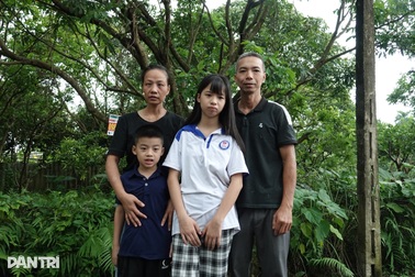 Người mẹ mắc ung thư từ chối chữa bệnh, chấp nhận mù lòa để giữ con