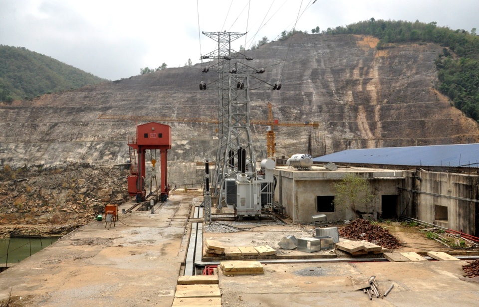 Về nơi người dân sống lo sạt lở, chết không có đường đi chôn - 2 Về nơi người dân sống lo sạt lở, chết không có đường đi chôn - 2