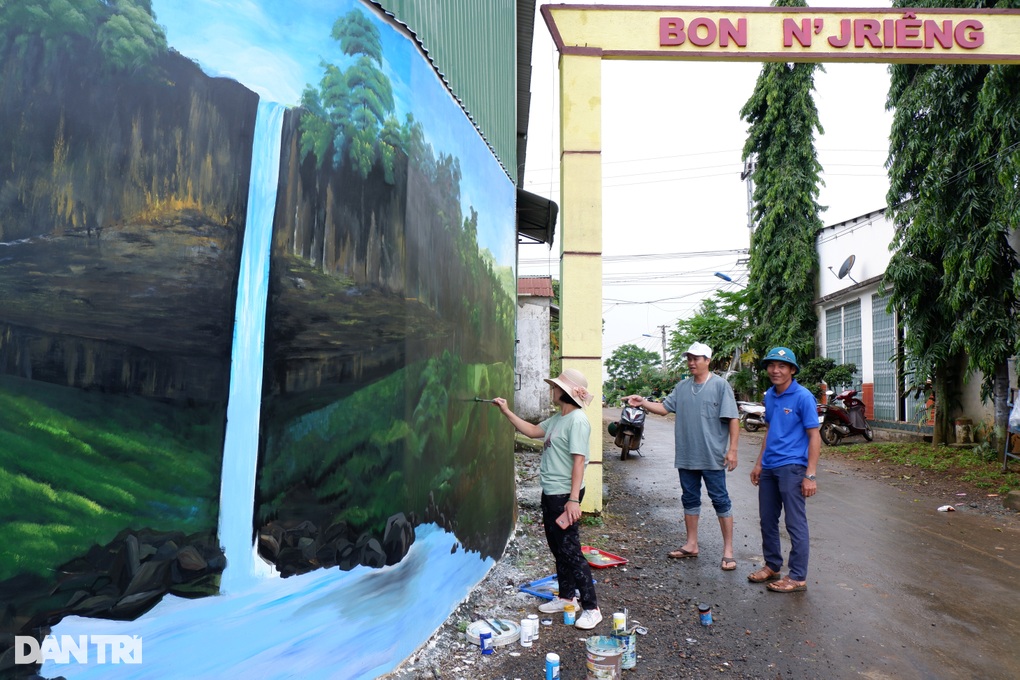 Người Mạ vẽ tranh tường, dệt thổ cẩm gắn với du lịch cộng đồng - 1 Người Mạ vẽ tranh tường, dệt thổ cẩm gắn với du lịch cộng đồng - 1