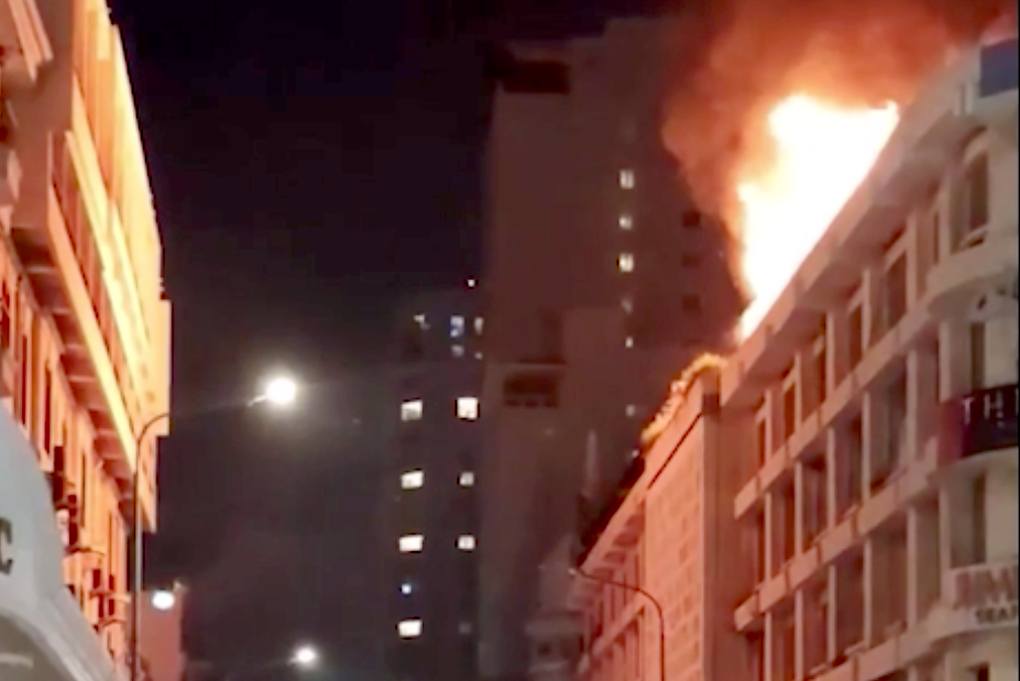 Cháy nổ trên sân thượng tòa nhà Seaprodex ở trung tâm quận 1 TPHCM - 1