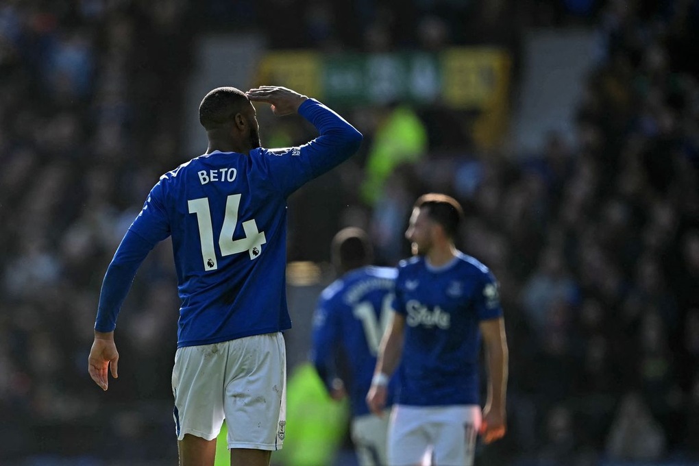 Man Utd ngược dòng giành trận hòa thót tim trước Everton - 1