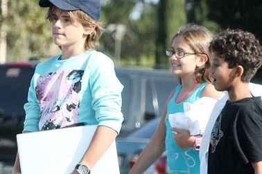 Các con của Michael Jackson đi tập võ