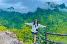 Cô gái khuyết một chân ở Gia Lai vượt nghìn km chinh phục địa đầu Tổ quốc