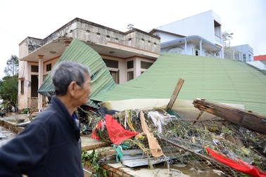 Lâm Đồng hỗ trợ 120 triệu đồng với hộ dân bị sập nhà do mưa lũ