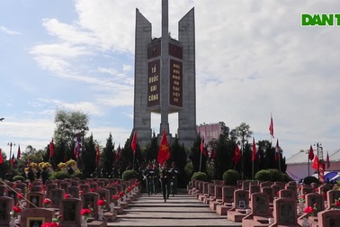 An táng hài cốt quân tình nguyện và chuyên gia Việt Nam