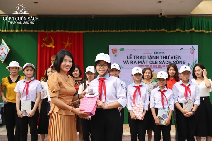 Trao tặng sách trên quê hương danh nhân văn hóa Vũ Diệm - Ảnh 15. Trao tặng sách trên quê hương danh nhân văn hóa Vũ Diệm - Ảnh 15.