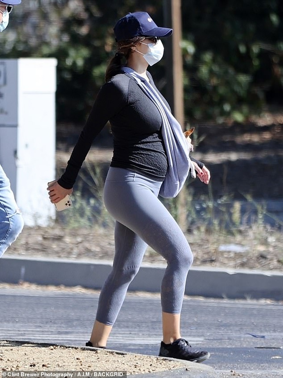 Katharine McPhee lộ bụng bầu khi ra phố cùng chồng 71 tuổi - 5 Katharine McPhee lộ bụng bầu khi ra phố cùng chồng 71 tuổi - 5