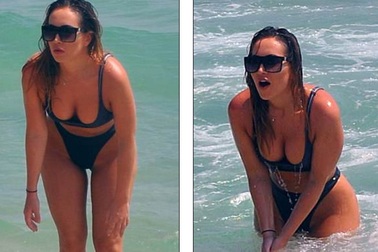 Lauryn Goodman quyến rũ trên biển