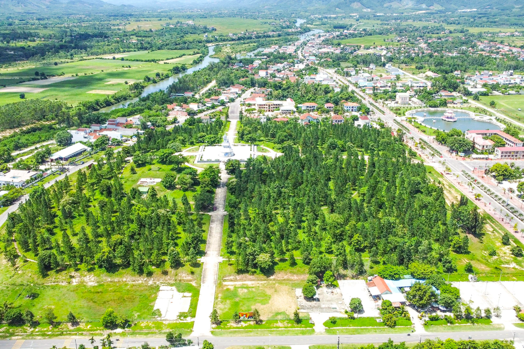 Vụ giao đất sai cho nguyên bí thư huyện ở Bình Định: Kỷ luật nhiều lãnh đạo - 1 Vụ giao đất sai cho nguyên bí thư huyện ở Bình Định: Kỷ luật nhiều lãnh đạo - 1