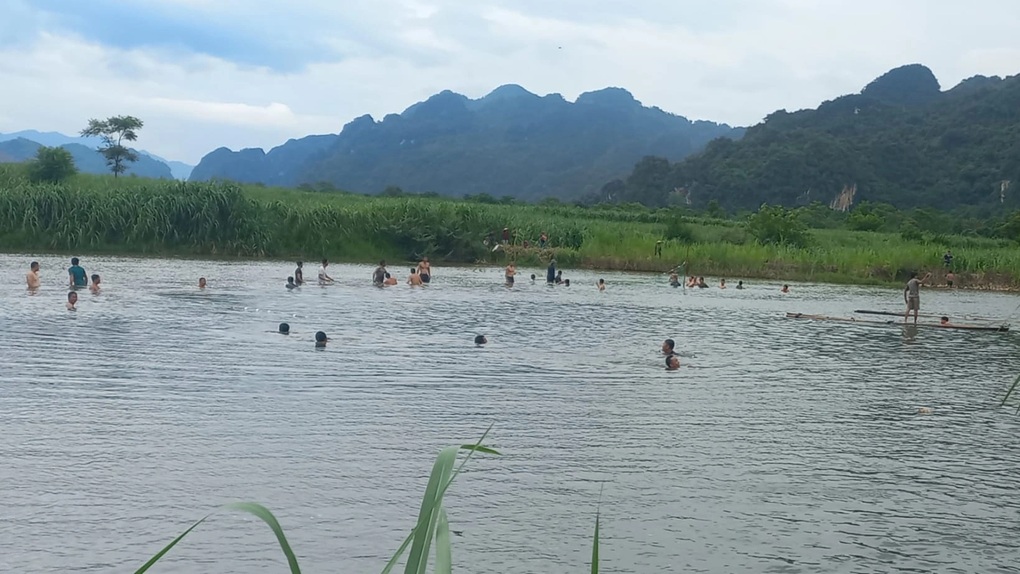 Tắm sông, hai anh em ruột đuối nước, gia cảnh khó khăn - 1 Tắm sông, hai anh em ruột đuối nước, gia cảnh khó khăn - 1