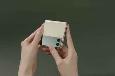 Thực tế chiếc smartphone gập vỏ sò Galaxy Z Flip3